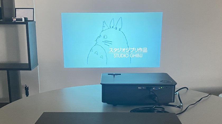 プロジェクターとBlu-rayレコーダーを接続してDVDを鑑賞