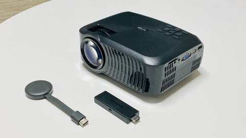 ストリーミングデバイスとは?プロジェクターでの使い方も紹介