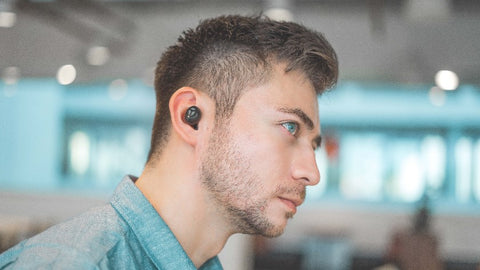 完全ワイヤレスイヤホンとは?他のイヤホンと何が違うのか