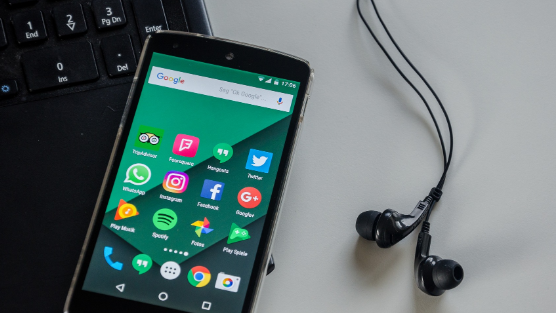 Androidスマートフォンの映像をプロジェクターで大画面に